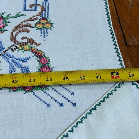 Vintage White Cotton Blend Embroidered Tablecloth with 4 Matching Napkins Floral - Picture 15 of 16
